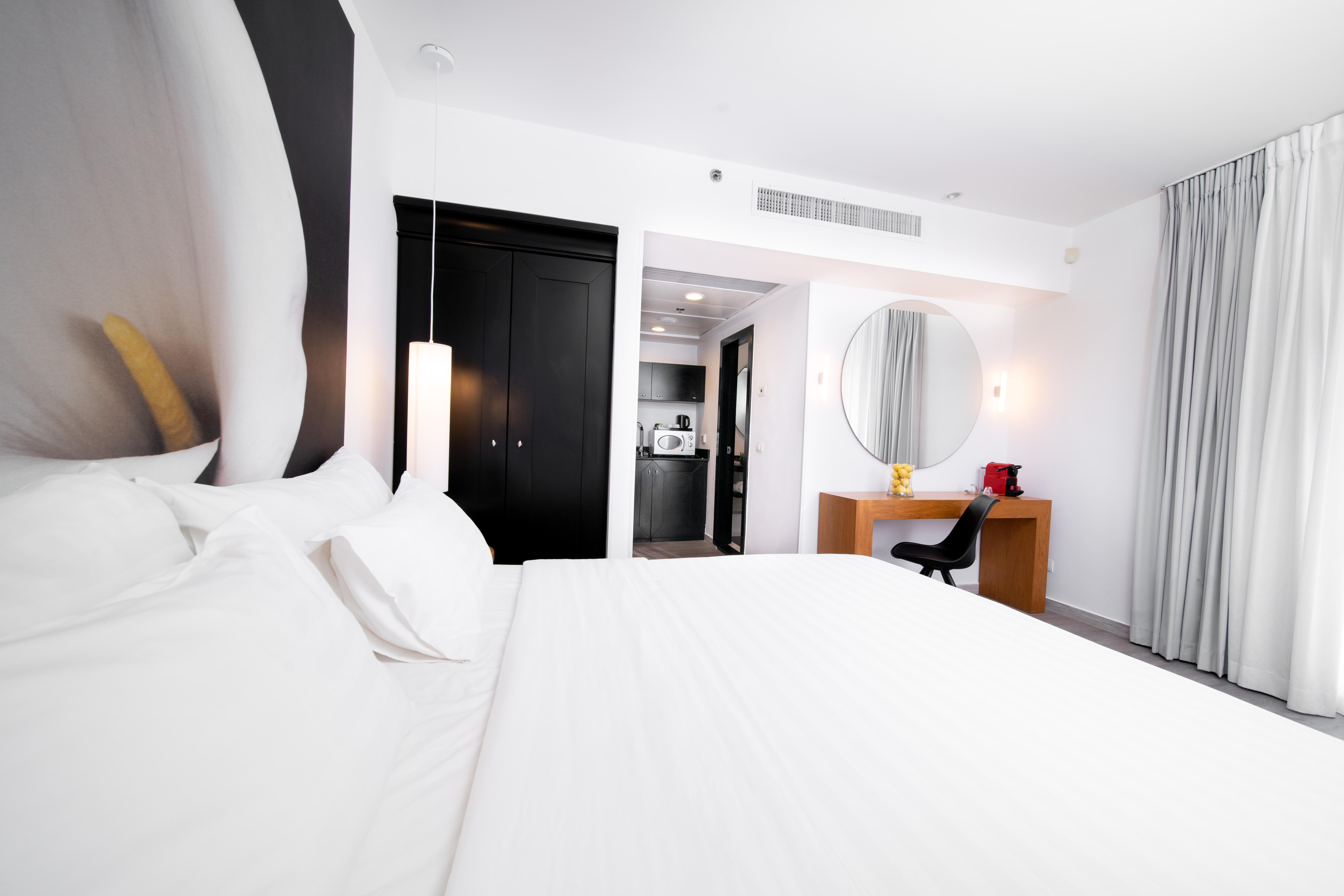 Savoy Sea Side Hotel (Adults Only) Тель-Авів Екстер'єр фото